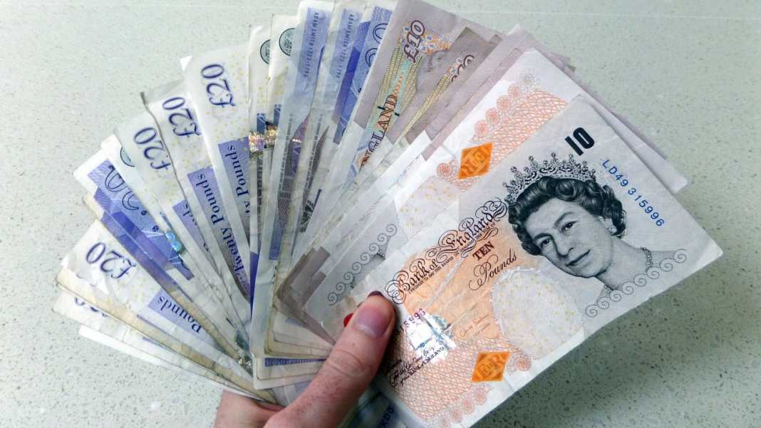 Paundi britanik ne renie – Dobesohen ndjeshem Dollari dhe Franga!